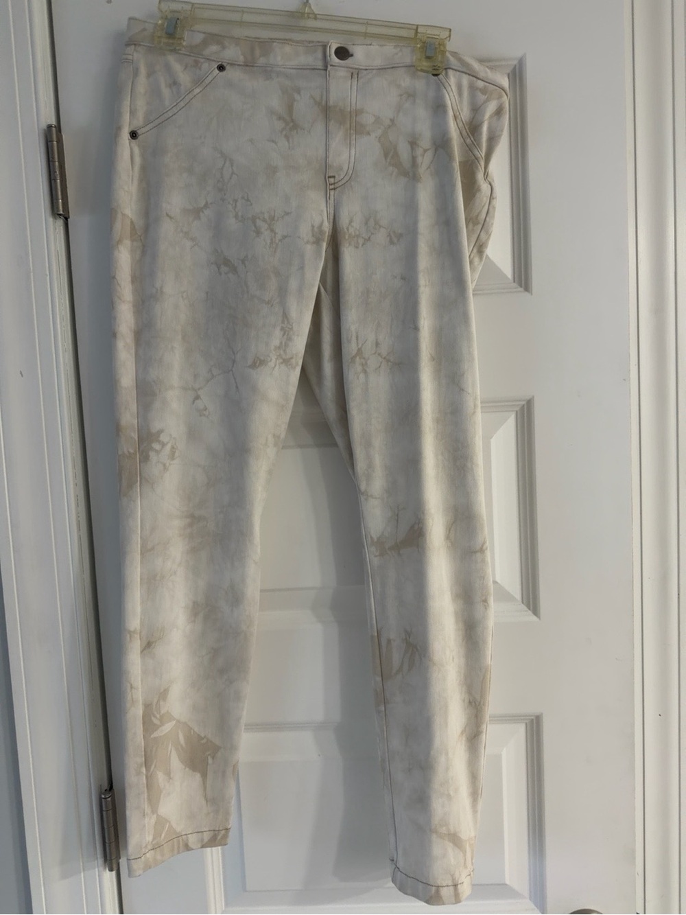 HUE Women’s Cream Beige Marble Print Stretch Skinny Jeggings Pants